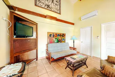 Image de Comfortable oceanfront condo with pool & ocean views, shared pool, & free WiFi