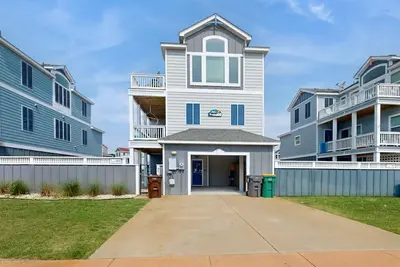 Image de Stunning Villa w/ a Private Hot Tub & Shared Pool - Walk to Beach