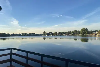 Image de A Lakehouse right here in Irving!