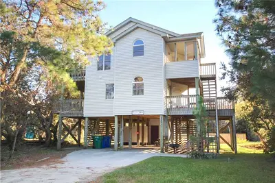 Image de Ocean-side home with solar-heated pool & hot tub - dog-friendly