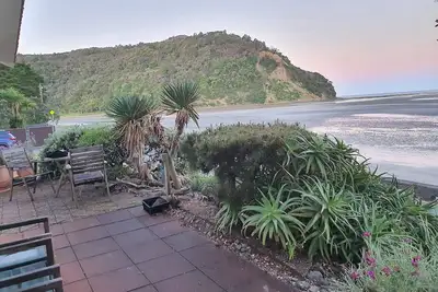 Image de Simply Beautiful 3 brm beach front with sea views and headland views.