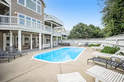 Image de Corolla home w/ private pool, hot tub, and built-in bar - walk to the beach