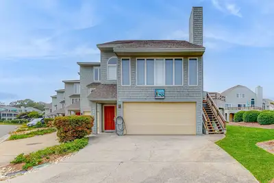 Image de Ocean-side home near golf with private hot tub, indoor pool, & rec room