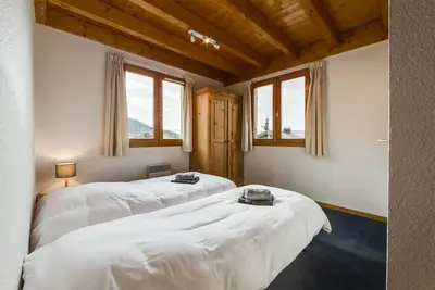 Image de Chalet spacieux La Tania, avec demi-pension
