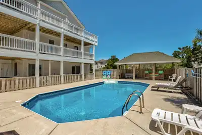 Image de Oceanside Home In Corolla with a Heated Pool, Hot Tub, & Rec Room