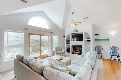 Image de Oceanside Home In Corolla w/ Private Pool, Hot Tub & Rec Room