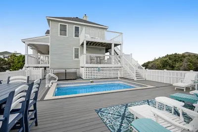 Image de Partial ocean-view home with private pool & hot tub - dog-friendly