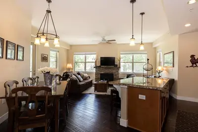 Image de Slopeside Delight - Beautiful Ground Floor Ski-in/out - 3bd/3ba Condo at Granby Ranch