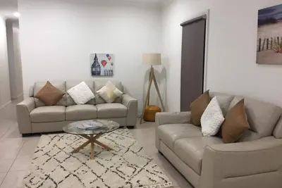 Image de Cherry Villa 3: Luxurious 3br Inner City Townhouse. Free Wifi.