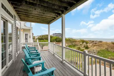 Image de Huge beach home with Stunning views! Perfect for large families- 4 King beds!