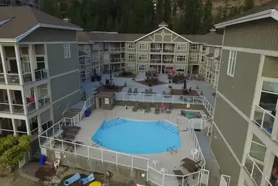 Image de Ground Floor Grandview Shores Condo Mara Lake Waterfront w/Boat Slip