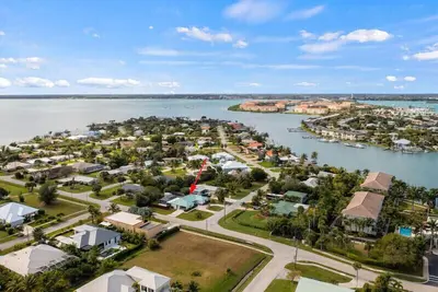 Image de Superb Location, Heated Pool- Only 2. 5  blocks walk to Beach