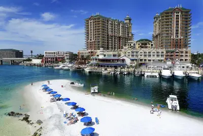 Image de Beach view Condo. Walking distance to attractions of Harbor Village.