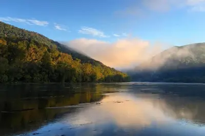 Image de Cozy, riverfront house - 15 minutes from Virginia Tech