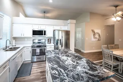 Image de Luxury 4 Bedroom 2 Bathroom Home in Ne Fresno Near National Parks