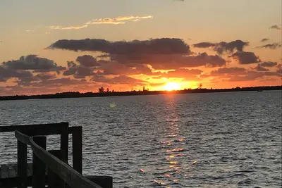 Image de Tropical home, use of owners Indian River Lagoon docks just down  sandy road.