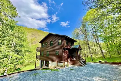 Image de Beautiful Riverfront Cabin located on New River, Wi-Fi, Pool Table