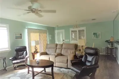 Image de Ideal Location in Duval, Free IDs with monthly booking, and pet friendly.