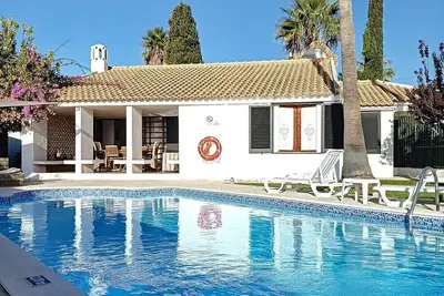 Image de Charmante villa traditionnelle, 3 chambres, 2 salles de bain et piscine privée