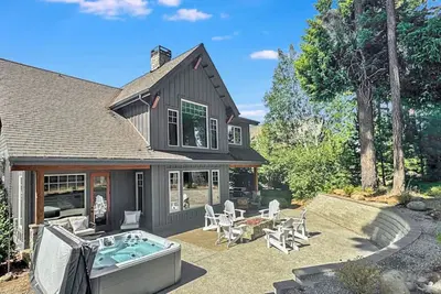 Image de Pet-Friendly Suncadia Stay | Hot Tub/GameRm +2 min walk to Lodge + 1pm In/Out