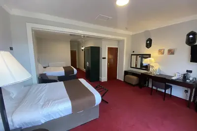 Image de King En Suite Bedroom / Workspace/ Shared Kitchen