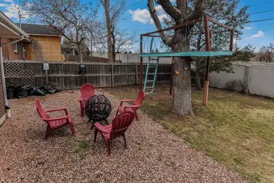 Image de Enchanting Upper Unit with Whimsical Details