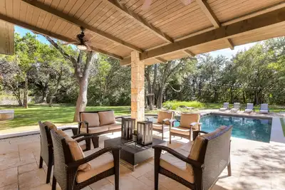 Image de Summer Flash Sale* | Above Longhorn IPool IMicro Weddings IEvents IFamily Fun