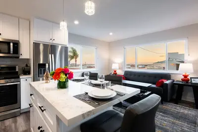 New Water View Family Villa Ac Deck Hot Tub Grill Fire Pit onsite free parking! !