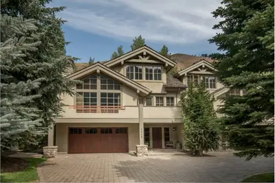 Spacious & Luxurious Warm Springs Home