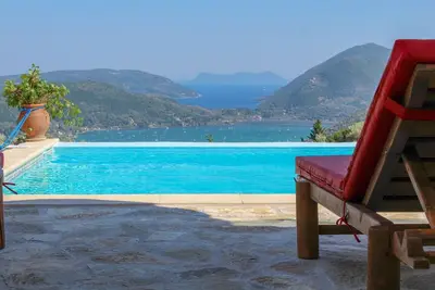 Image de Beautiful new Luxury secluded Villa with big pool & sea view