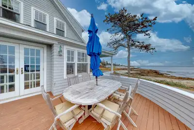 Image de Oceanfront home & guesthouse w/ incredible ocean views, deck & location