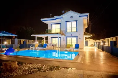 Image de Villa Fenerbahçe sleeps 9 with private Annex