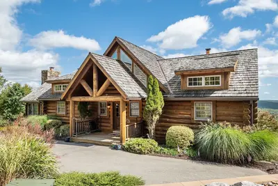 Image de Wispy Business | Ski In/Out, Dog Friendly Log Home