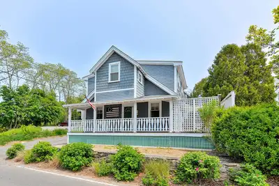 Image de Changes in Latitude: Charming cottage close to Niles Beach and Rocky Neck.