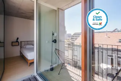 Image de Two Bedroom Apartment with Balcony and Sofa-Bed