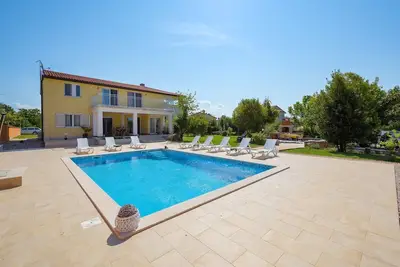 Image de Spacious villa with swimming pool and garden - Villa Anica