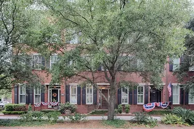 Liberty Street Redbrick Townhouse, Liberty Street Redbrick Townhouse