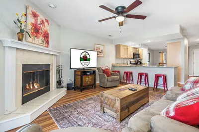 Image de Golf Condo, Sleeps 6, Play a Round of Golf On-Site! Ticket Deals!