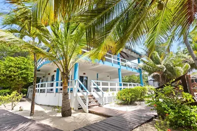 Image de Oceanfront escape with shared, outdoor pool, free WiFi, & air conditioning