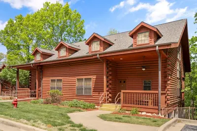 Image de Spacious 4 Bd Cabin at Thousand Hills Golf Resort in Branson, Mo - Perfect for Family Getaways!