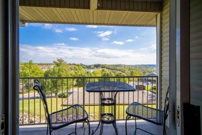 Image de King Suite with Kitchenette, Jacuzzi Tub for Two & Private, Covered Balcony