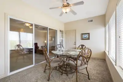 Image de 1 Bedroom Walk-in Golf Condo feat. Sunroom with a Beautiful Property View