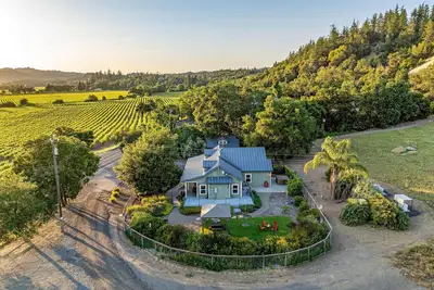 Image de Santini Farmhouse -- Beautiful Italian style Villa, Hot Tub, Vineyard Views