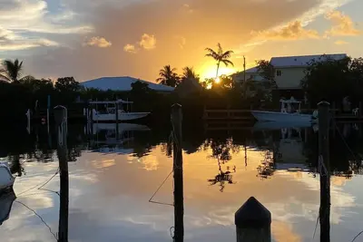 Image de Byob -boat-Completely renovated, private ramp, boat slip, heated pool and more!