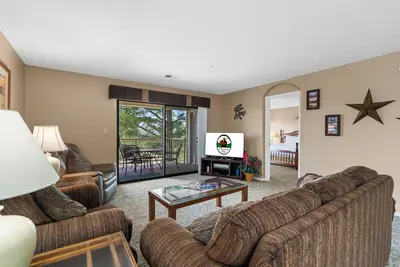 Image de 2br Walk-In Retreat with Pool Access, Smart Tv, Patio & Prime Location