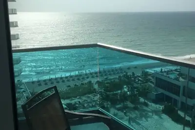 Image de Amazing Apartment by the Beach and Sea View! 12