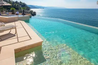 Image de Spectacular Villa, Luxury & Comfort, Perfect Location, Elevator For All Levels