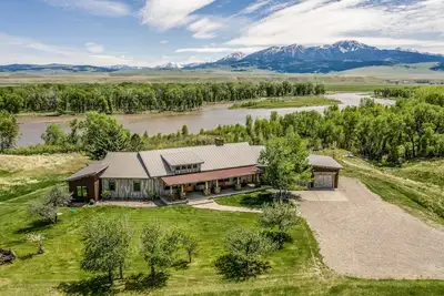 Image de Enjoy your own stretch of the Yellowstone at Mayfly Manor