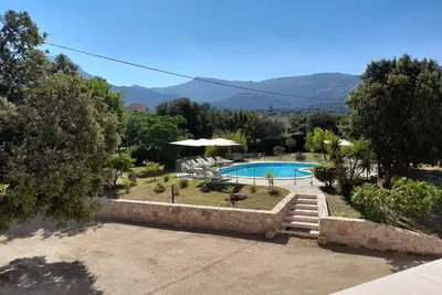 Image de 1km de la plage, appartement avec terrasse dans résidence avec piscine
