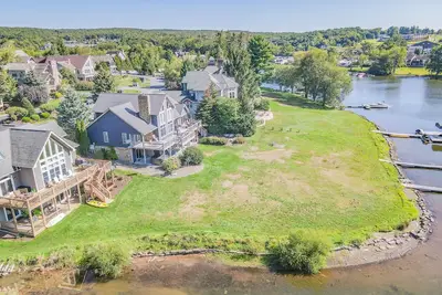 Image de Walk to Wisp Slopes! Stunning Lakefront Home!